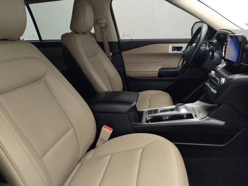 Used 2020 Ford Explorer XLT w/ Equipment Group 202A image 21