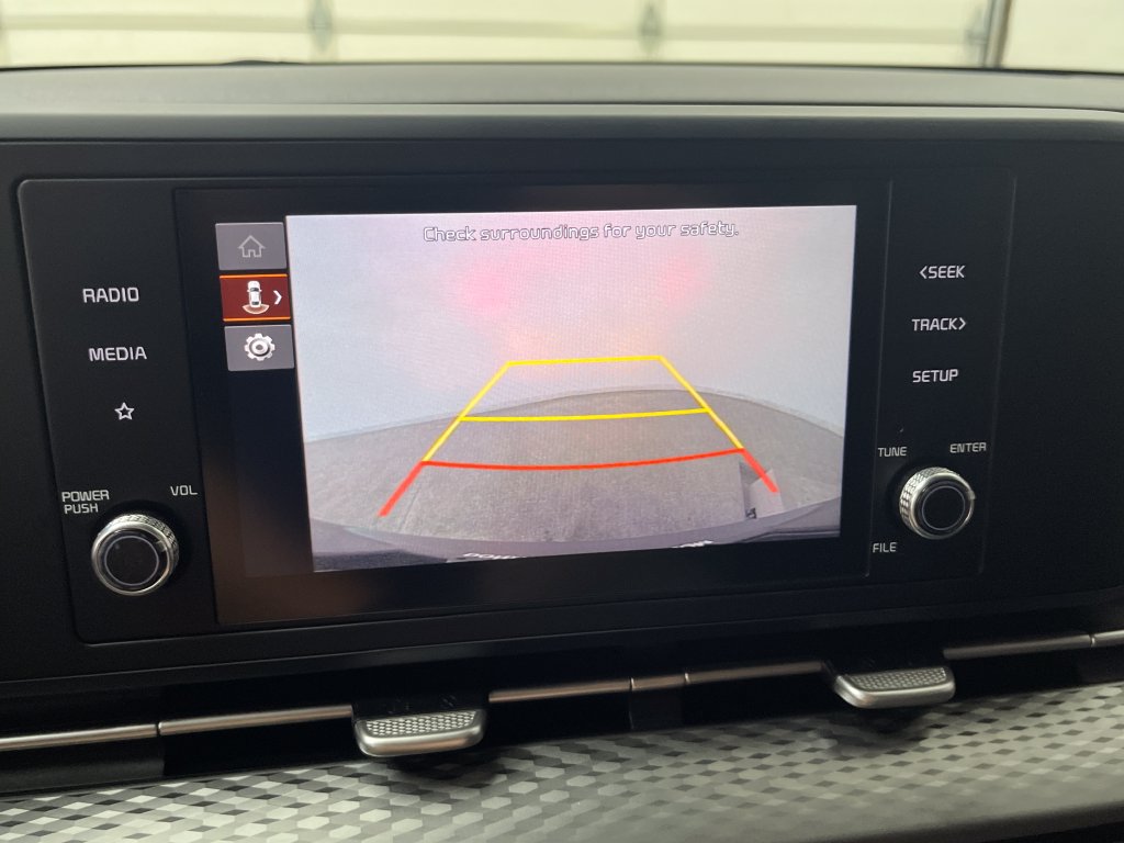 Used 2023 Kia Carnival LX FWD image 22