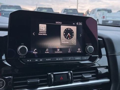 Used 2024 Nissan Pathfinder SV image 44