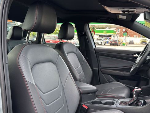 Used 2025 Volkswagen Jetta GLI Autobahn FWD image 33