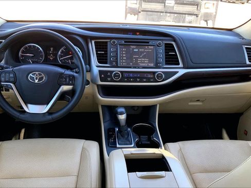 Used 2016 Toyota Highlander Limited image 15