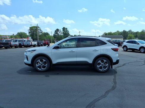 Used 2025 Ford Escape ST-Line w/ Tech Pack #1 AWD/4WD image 2