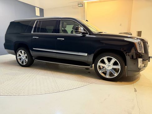 Used 2020 Cadillac Escalade ESV Premium Luxury AWD/4WD image 7