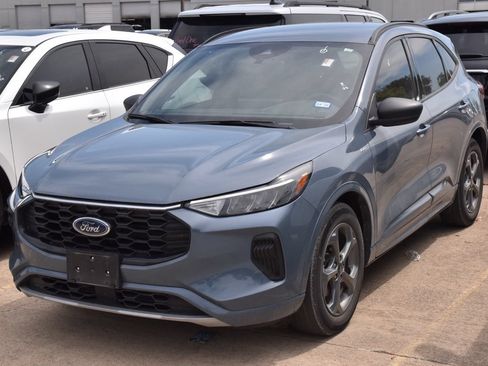 Used 2023 Ford Escape ST-Line w/ Tech Pack #1 FWD image 2