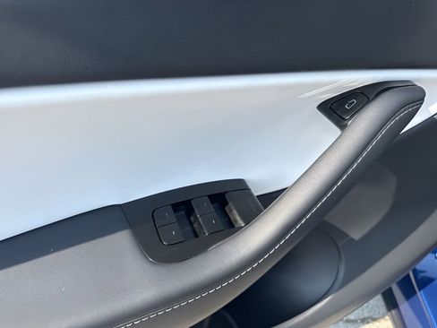 Used 2021 Tesla Model Y Long Range image 29