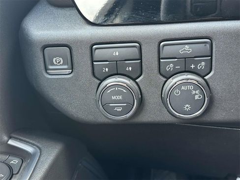 Used 2024 Chevrolet Silverado 2500 LT image 21