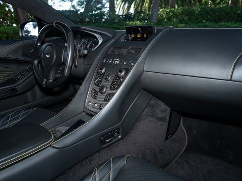 Used 2018 Aston Martin Vanquish S image 15