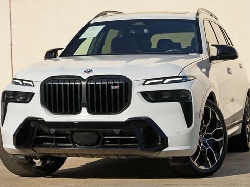 Used 2023 BMW X7 M60i w/ Climate Comfort Package AWD/4WD image 3