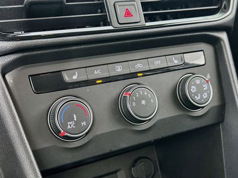 Used 2022 Volkswagen Taos SE FWD image 15