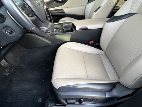 Used 2019 Lexus ES 350 w/ Premium Package image 16