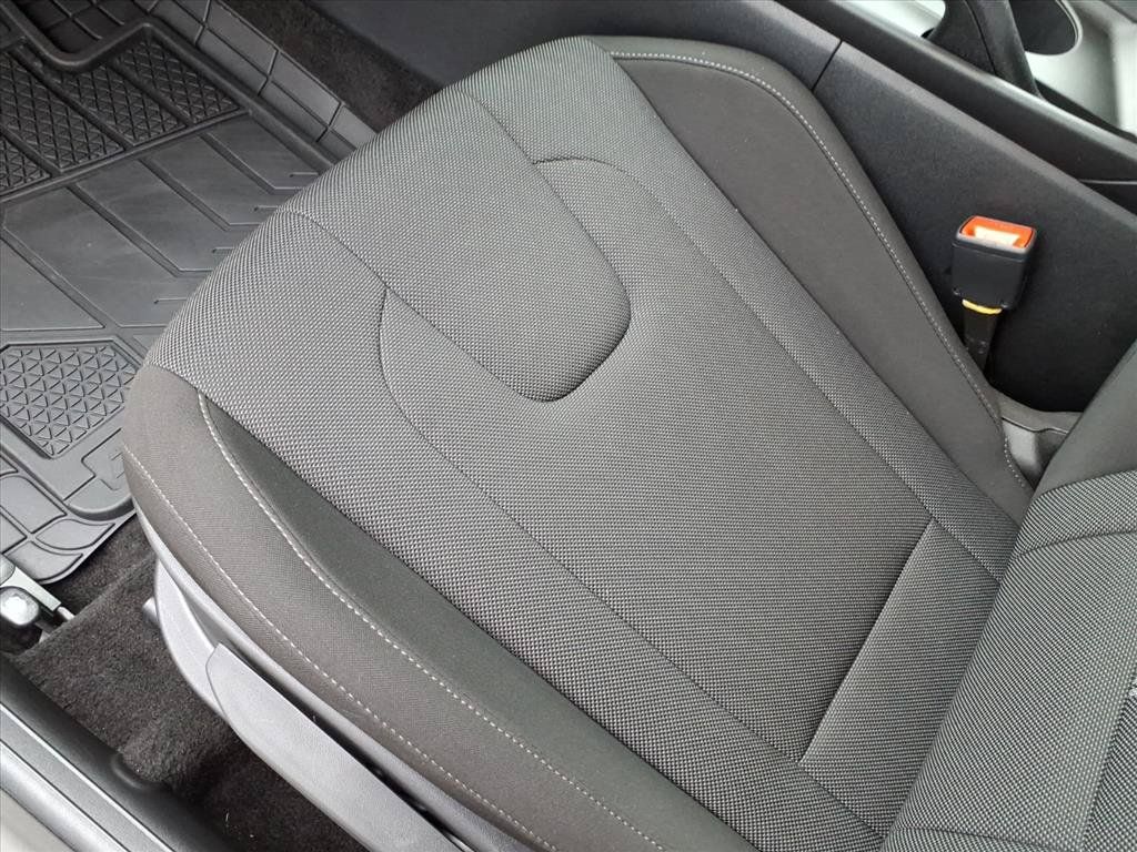 Used 2026 Hyundai Elantra SE FWD image 19