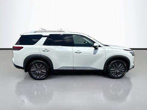 Used 2024 Nissan Pathfinder SL w/ SL Premium Package FWD image 8