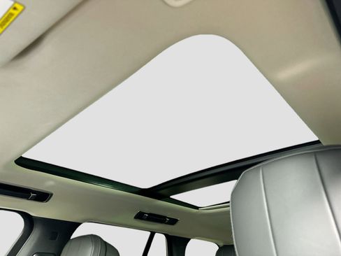 Certified 2025 Land Rover Range Rover SE image 48