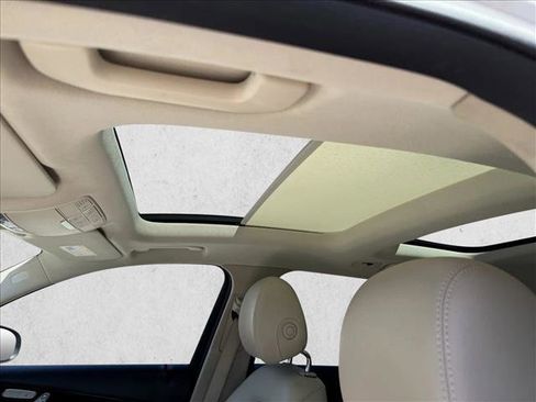 Used 2019 Mercedes-Benz GLC 300 4MATIC image 11
