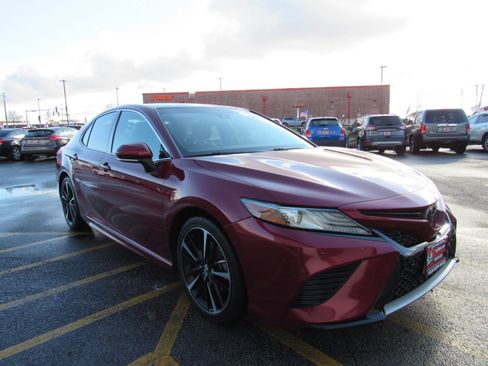 Used 2018 Toyota Camry XSE image 7