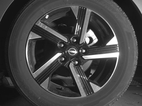 Used 2025 Nissan Sentra SV image 13