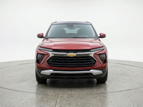 Used 2025 Chevrolet TrailBlazer LT image 2