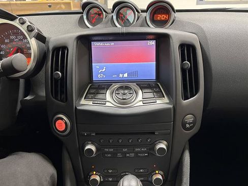 Used 2018 Nissan 370Z Touring RWD image 10
