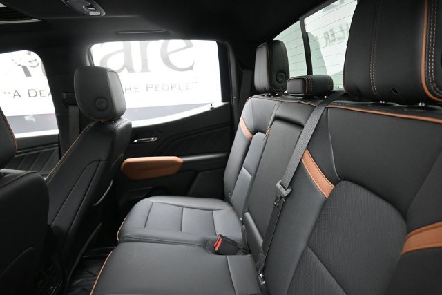 Used 2025 GMC Canyon AT4 w/ Technology Plus Package AWD/4WD image 26
