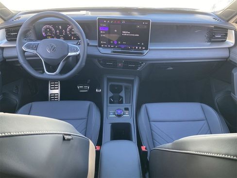 New 2026 Volkswagen Tiguan SE R-Line image 11