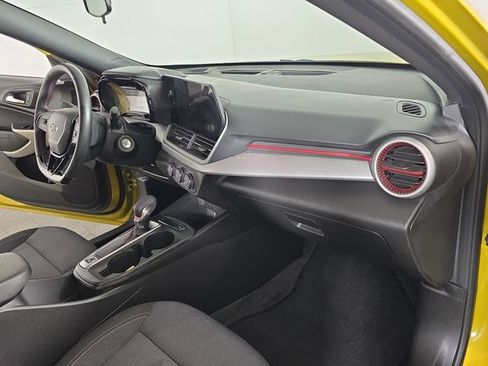 Used 2024 Chevrolet Trax RS FWD image 27