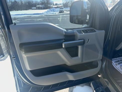 Used 2017 Ford F250 XLT w/ XLT Premium Package image 12