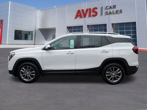 Used 2024 GMC Terrain SLT image 10