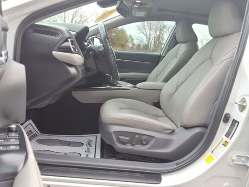 Used 2020 Toyota Camry XSE image 27