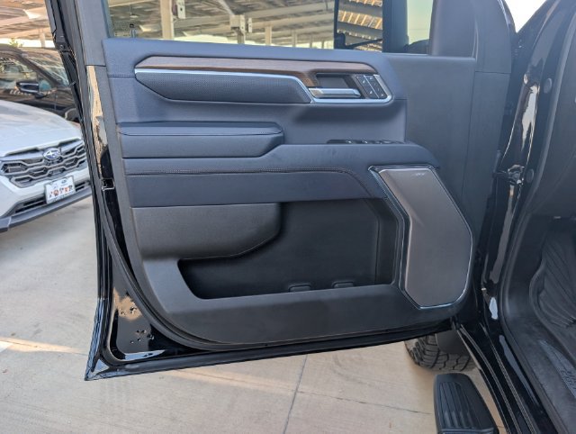 Used 2024 Chevrolet Silverado 2500 High Country w/ High Country Premium Package AWD/4WD image 22
