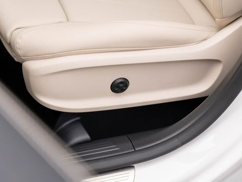 Certified 2025 Mercedes-Benz GLA 250 4MATIC image 15