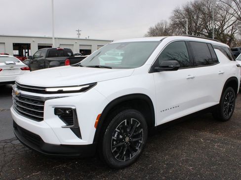 New 2026 Chevrolet Traverse LT w/ Sun and Wheel Package image 4