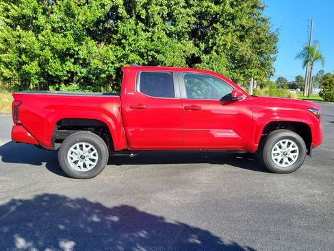 Certified 2025 Toyota Tacoma SR5 image 8