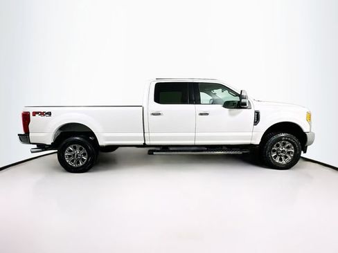 Used 2017 Ford F250 Lariat w/ Chrome Package image 8