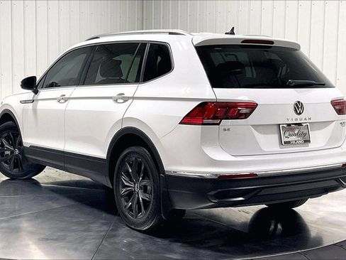Used 2024 Volkswagen Tiguan SE w/ Panoramic Sunroof Package FWD image 12