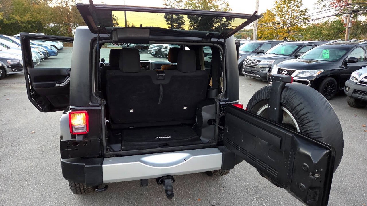Used 2012 Jeep Wrangler Sahara w/ Dual Top Group AWD/4WD image 32