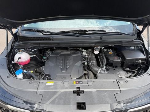 Used 2025 Kia Carnival FWD image 18