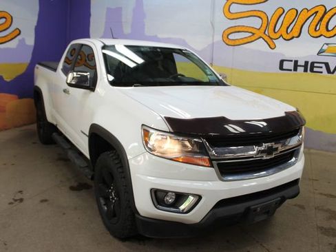Used 2017 Chevrolet Colorado LT AWD/4WD image 2