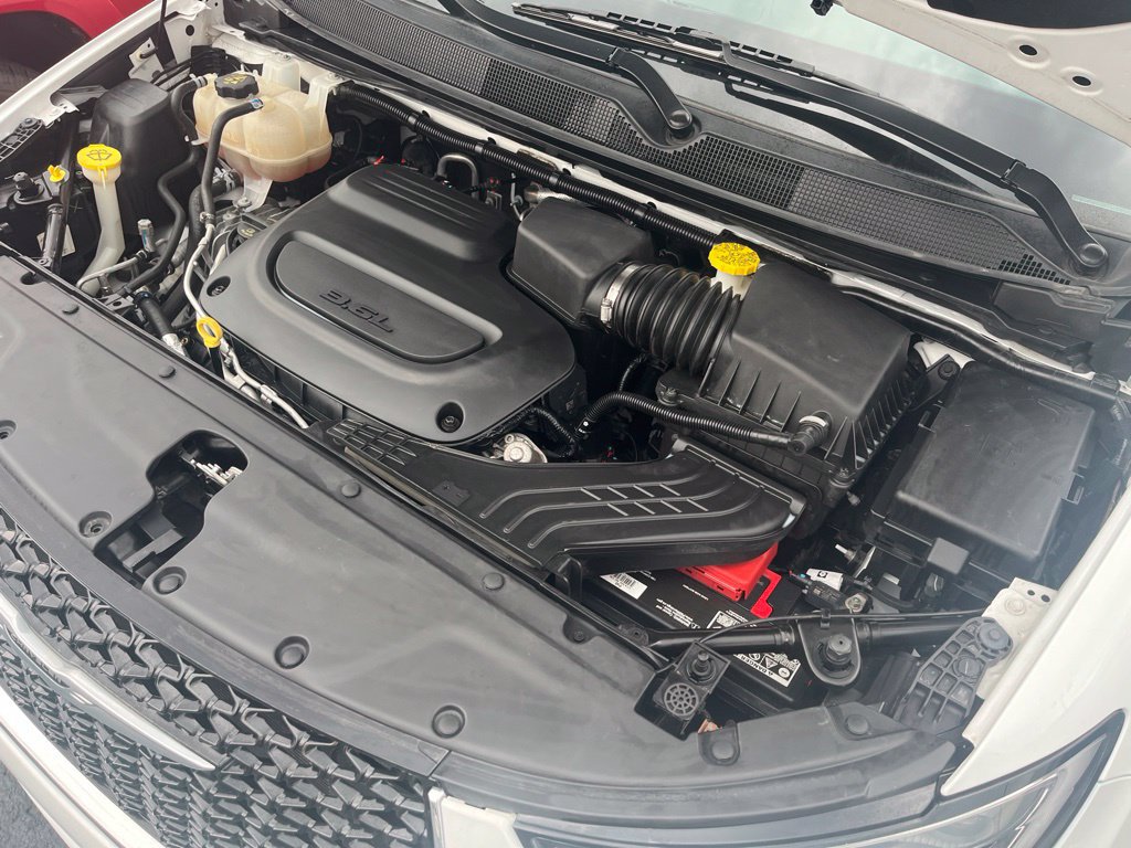 Used 2024 Chrysler Pacifica Touring-L FWD image 12