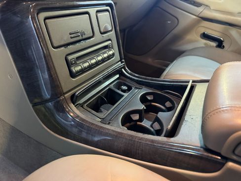 Used 2004 GMC Yukon XL Denali image 18