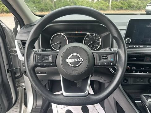 Used 2024 Nissan Rogue SV AWD/4WD image 16