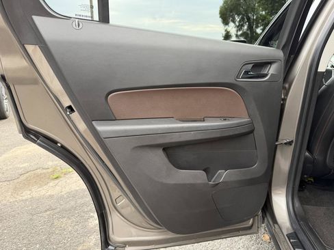 Used 2010 Chevrolet Equinox LTZ FWD image 21
