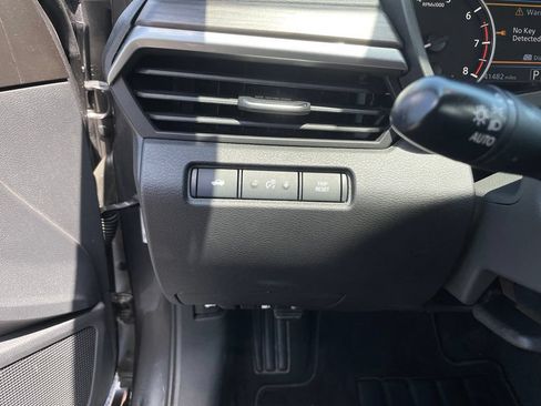 Used 2025 Nissan Altima 2.5 SV FWD image 12