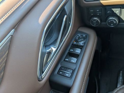 Used 2023 Chevrolet Tahoe High Country AWD/4WD image 24