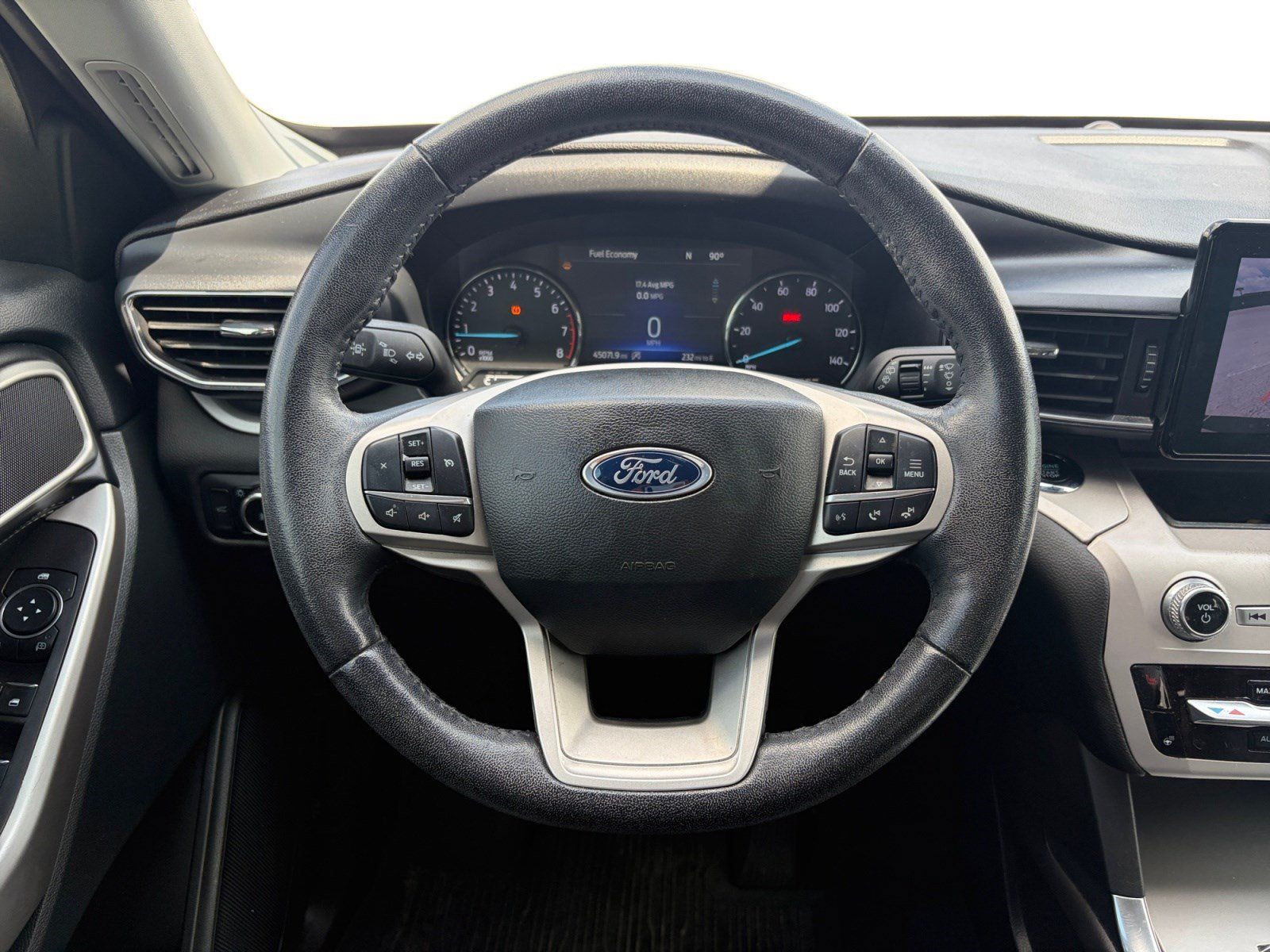 Used 2023 Ford Explorer XLT w/ Equipment Group 202A RWD image 13