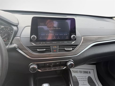 Used 2024 Nissan Altima 2.5 SV image 21