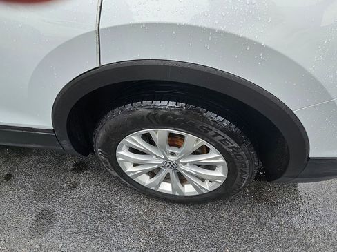 Used 2019 Volkswagen Tiguan SE w/ Panoramic Sunroof Package FWD image 9