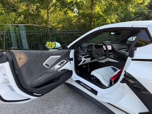 Used 2023 Chevrolet Corvette Stingray Premium Conv w/ Z51 Performance Package RWD image 44