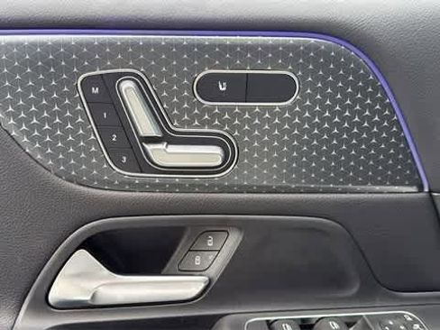 Used 2025 Mercedes-Benz GLB 250 4MATIC image 45