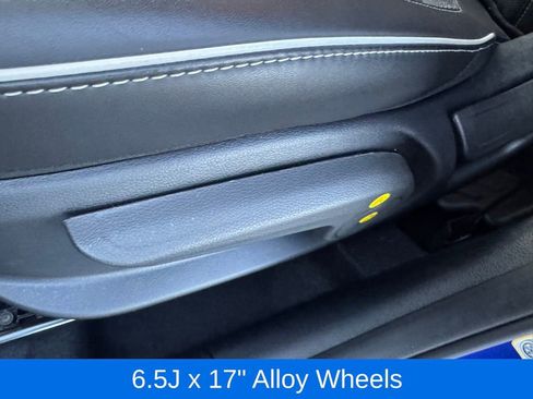 Used 2024 Hyundai Venue Limited image 23