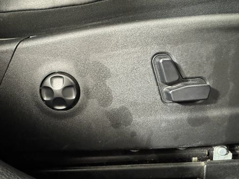 Used 2015 Chrysler 300 Limited w/ Driver Convenience Group AWD/4WD image 34